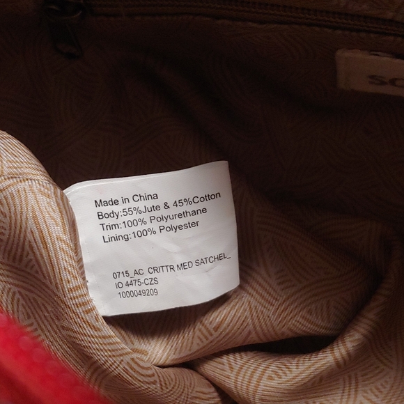 SakRoots Crimson Flower Power Critter Tote - Picture 10 of 15